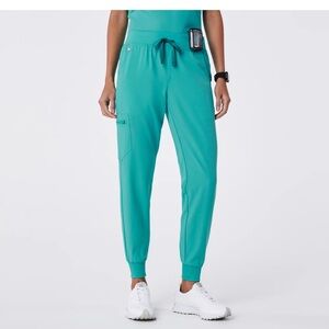 Figs oasis Zamora jogger size small tall